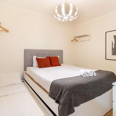 Diario De Noticias By Central Hill Apartments * Lisbon