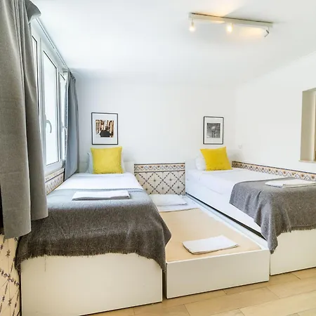 Diario De Noticias By Central Hill Apartments * Lissabon